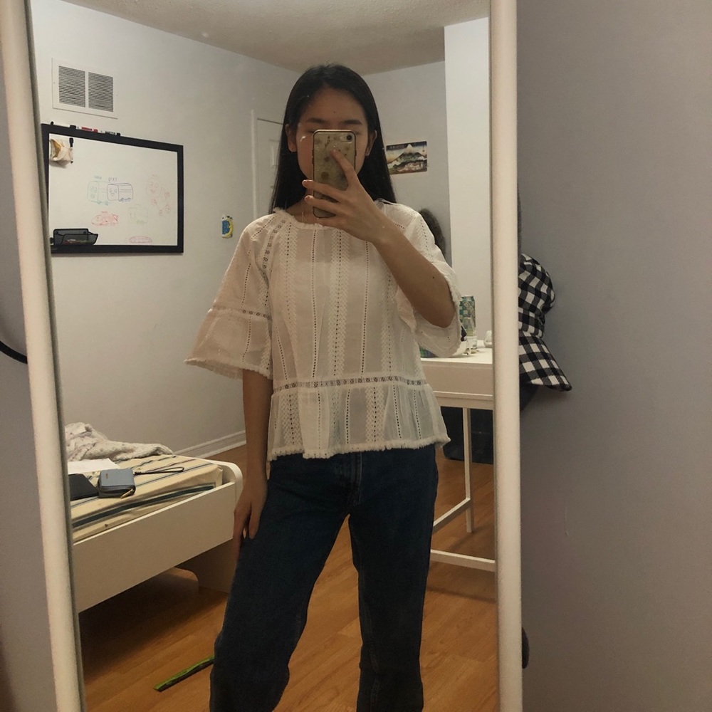 🔥 White bell sleeve top